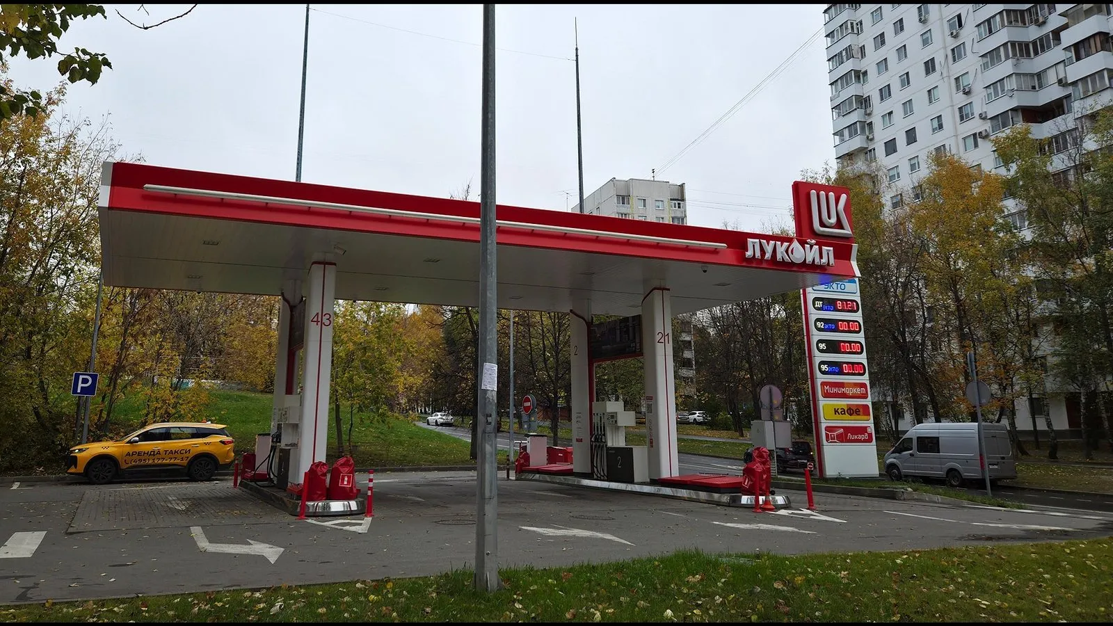 АЗС «Лукойл» в Москве: на табло вместо цен АИ-92 и АИ-95 нули